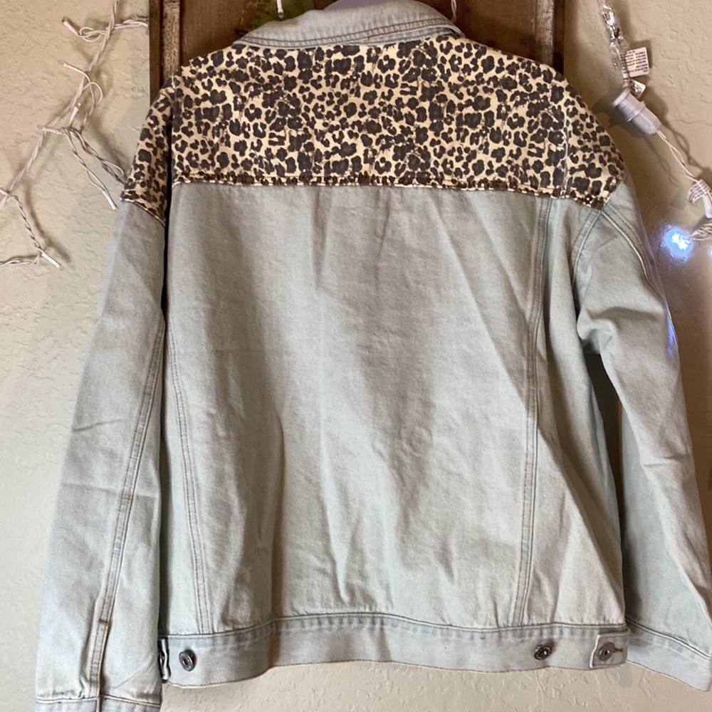 sale⚡POL Raw It's Denim Jacket: light Blue distressed denim,animal print Detail - Picture 14 of 16